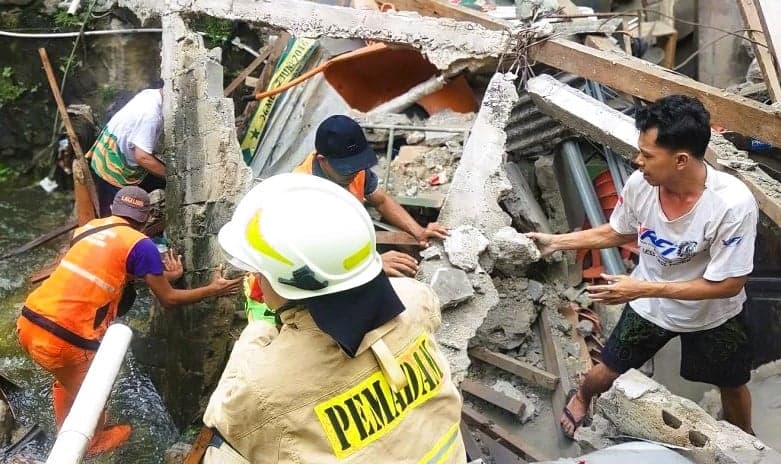 Akibat Pos Ronda Ambruk, Dua Perempuan Terluka