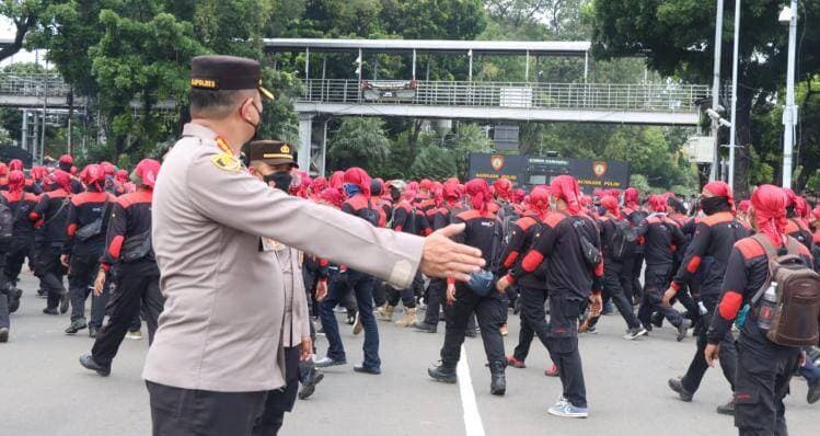 Buruh Coba Terobos Barikade Polisi, Polres Jakpus Tangani dengan Persuasif