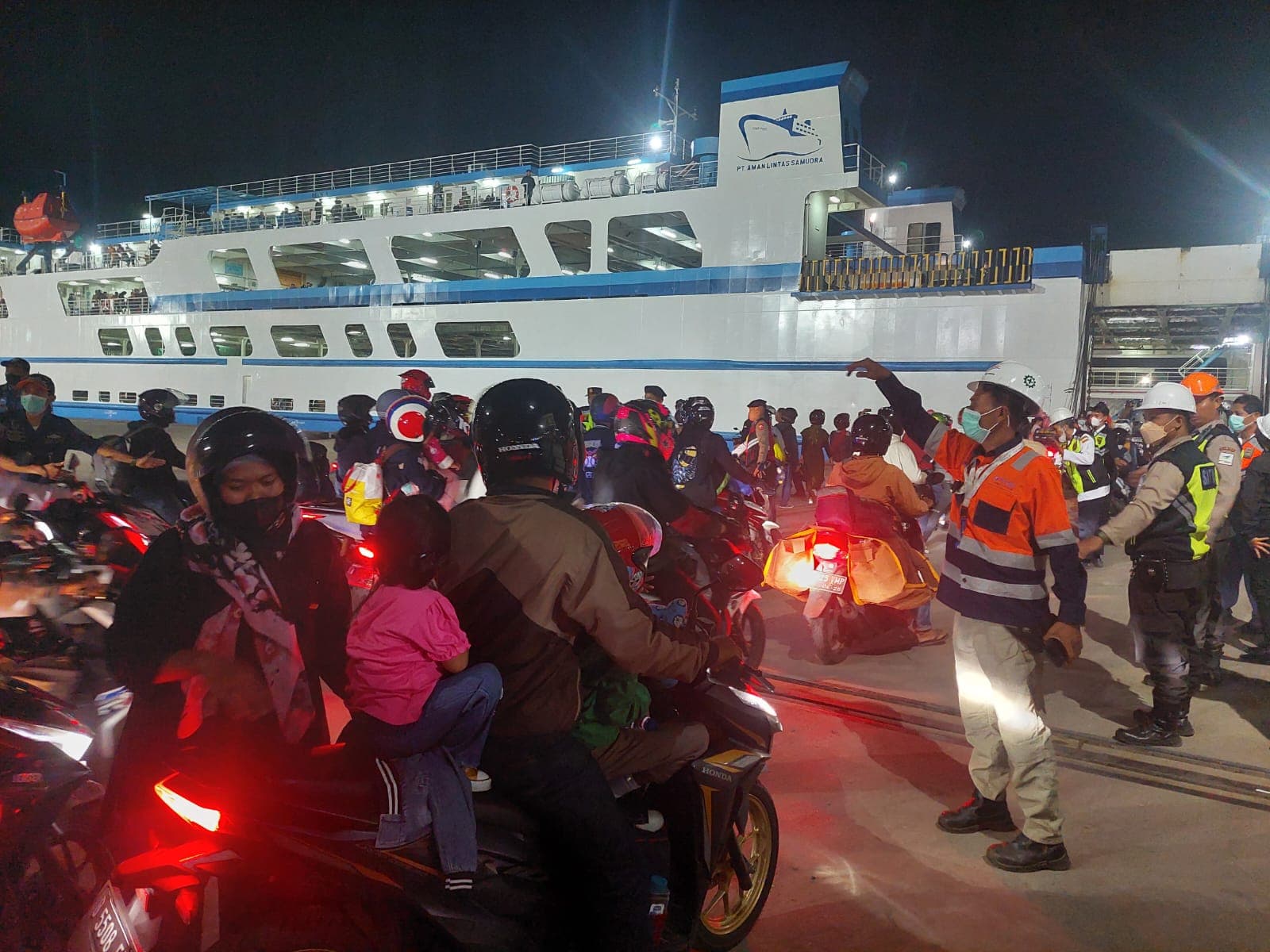 Mengurai Pemudik Menyeberang dari Jawa Menuju Sumatera