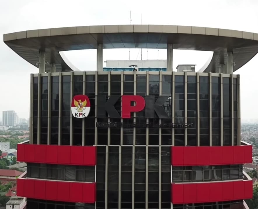 Geledah Kantor Gubernur Jatim, KPK Sita Dokumen APBD