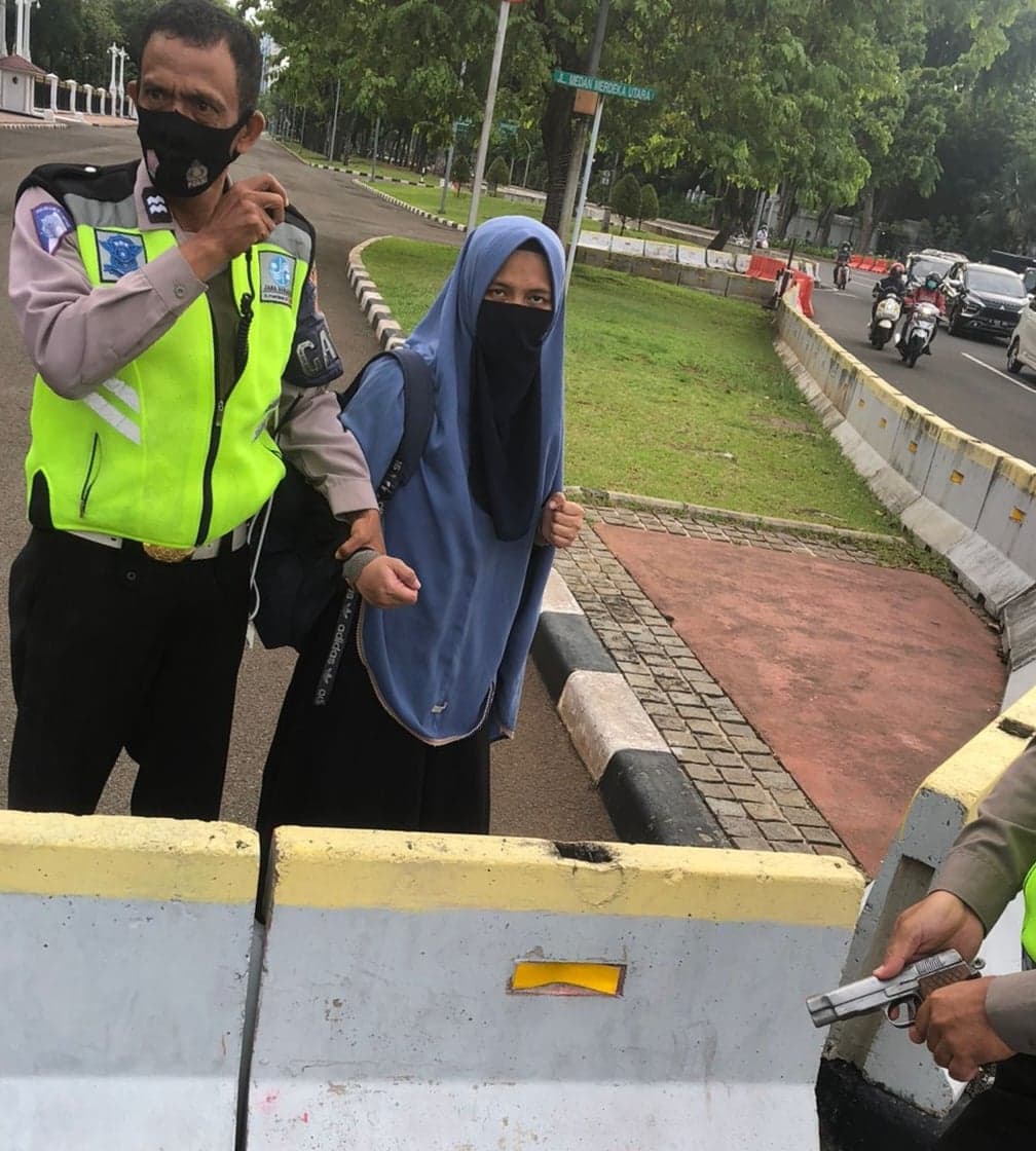 Densus 88 Selidiki Perempuan Berpistol yang Ditangkap Depan Istana