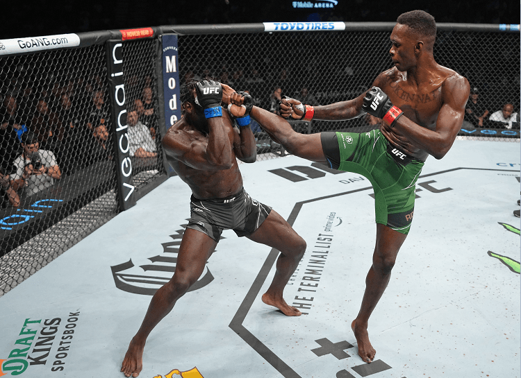 UFC 276: Israel Adesanya Pertahankan Gelar dengan Mengalahkan Jared Cannonier
