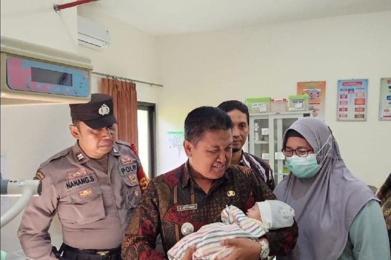 Bayi Ditemukan di Pekarangan Warga Pelaku Sedang Dalam Pencarian Polisi