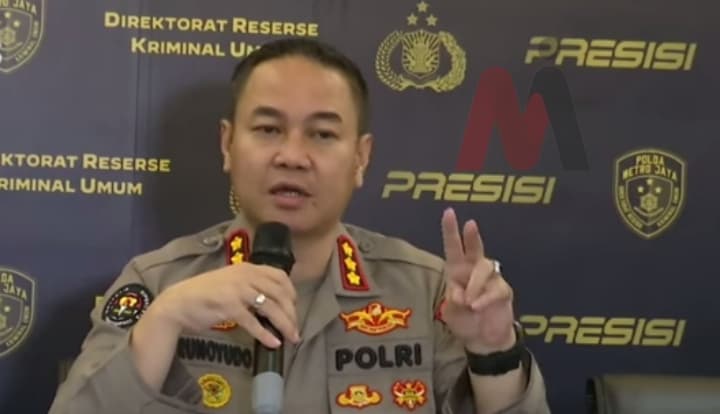Gerebek Gudang di Bekasi, Polisi Angkut Tiga Truk Narkoba