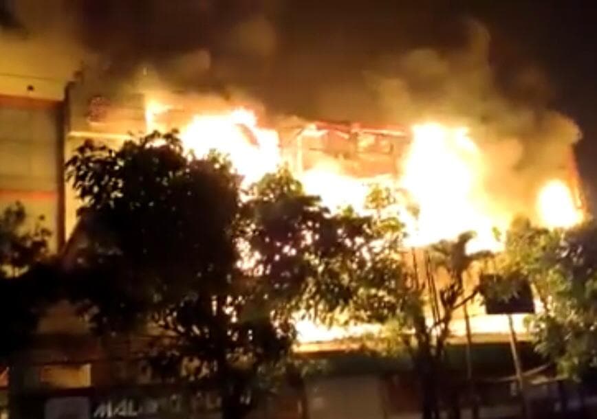 Kebakaran Mal Malang Plaza, 4 Orang Dilarikan ke Rumah Sakit