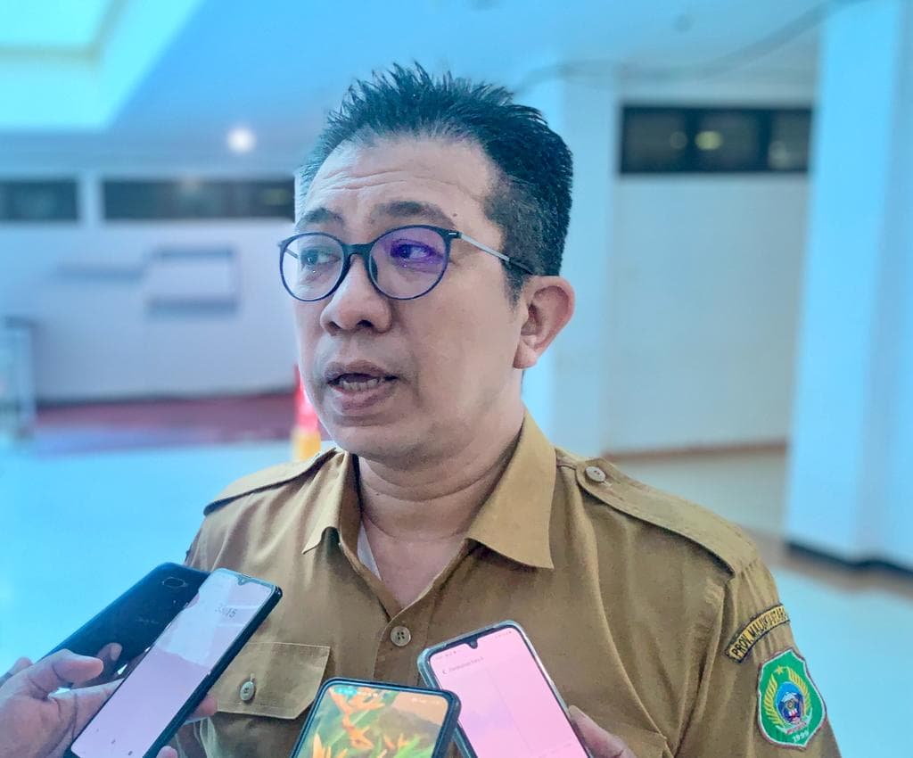 Ahmad Purbaya, Kepala Keuangan Pemprov Malut Rangkap Jadi Wartawan