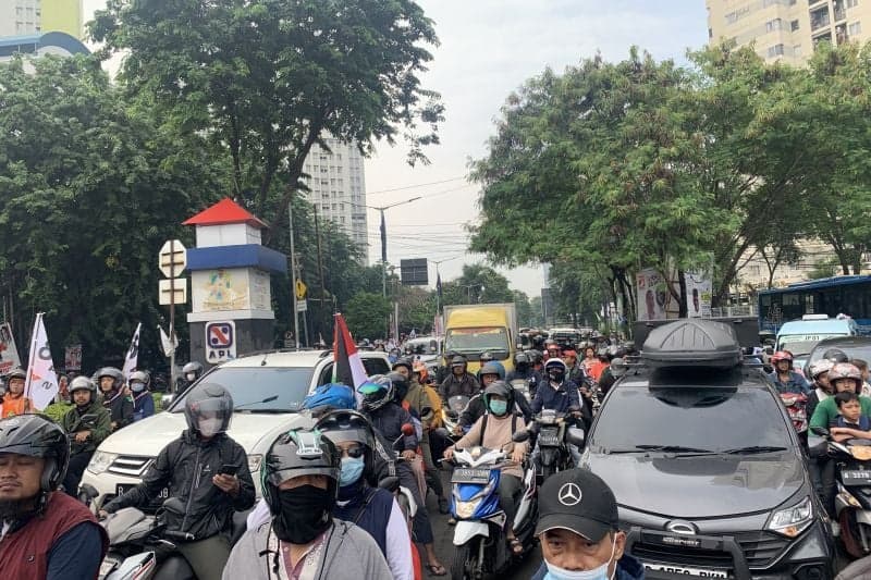 Ribuan Pendukung Anies-Muhaimin Padati Antrian Masuk JIS Sampai Empat Kilometer
