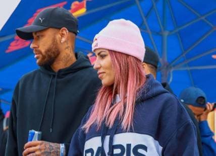 Neymar Nyatakan Cintanya kepada Leticia Bufoni