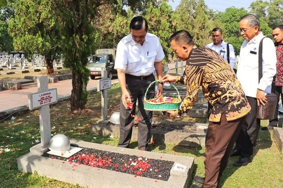 Ketika Luhut Tiba-tiba Teringat Almarhum Benny Moerdani