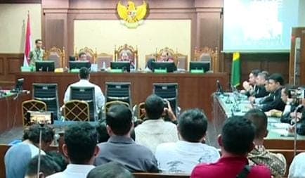 Pandangan Pertama Johnny G Plate-Menpora Dito di Sidang Korupsi BTS Kominfo