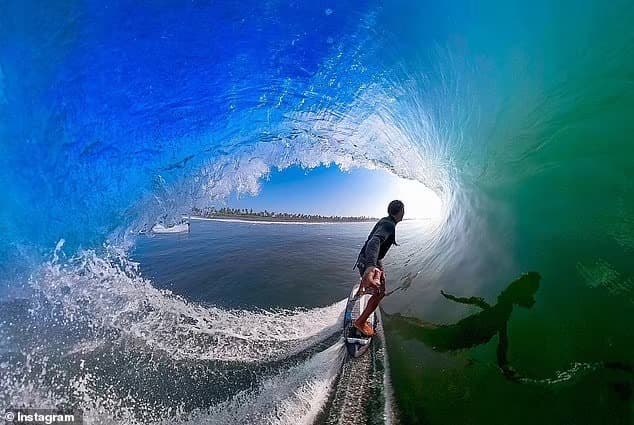 Peselancar Hawaii Mikala Jones Meninggal di Mentawai