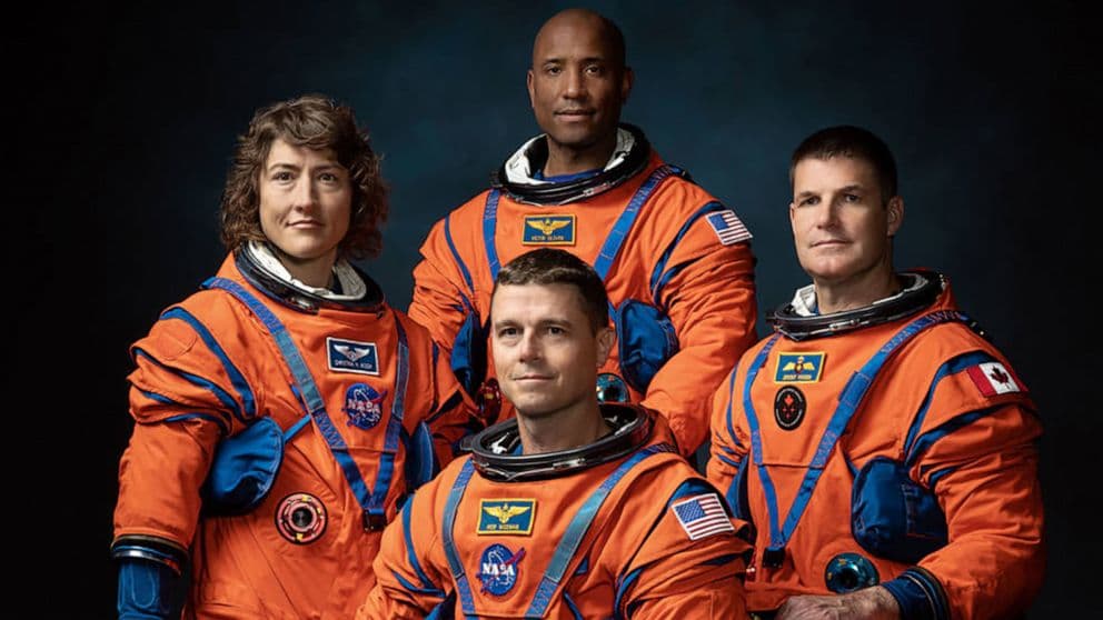 NASA Umumkan 4 Astronaut yang akan Mengelilingi Bulan, Salah Satunya Wanita