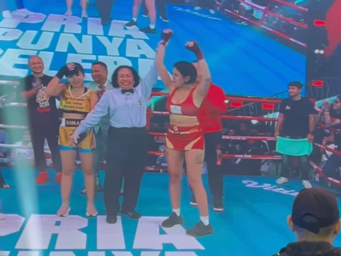 Nikita Mirzani Berhasil Melawan Dinar Candy di Atas Ring Tinju