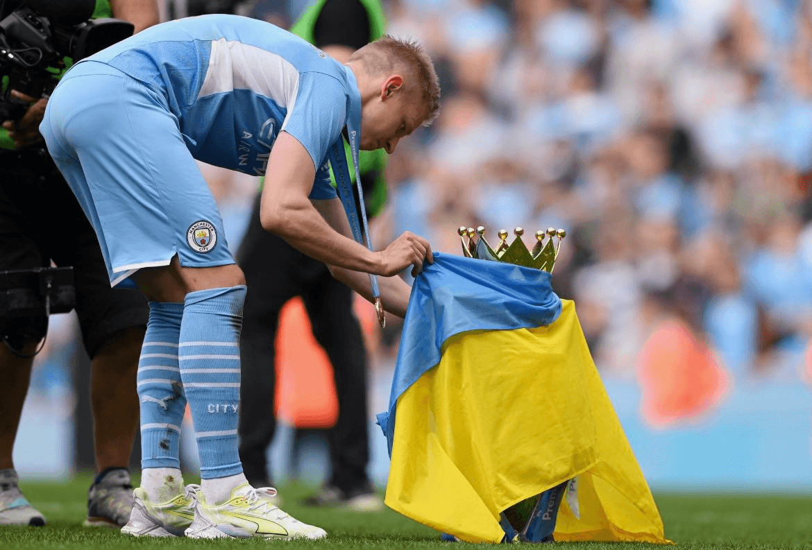 Zinchenko Raih Gelar Bersama Manchester City, Dedikasikan untuk Ukraina