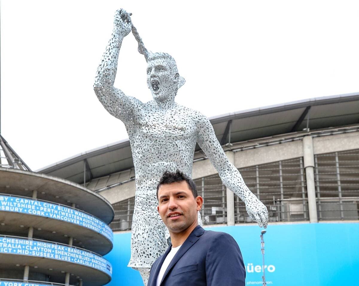 Manchester City Resmikan Patung Sergio Aguero