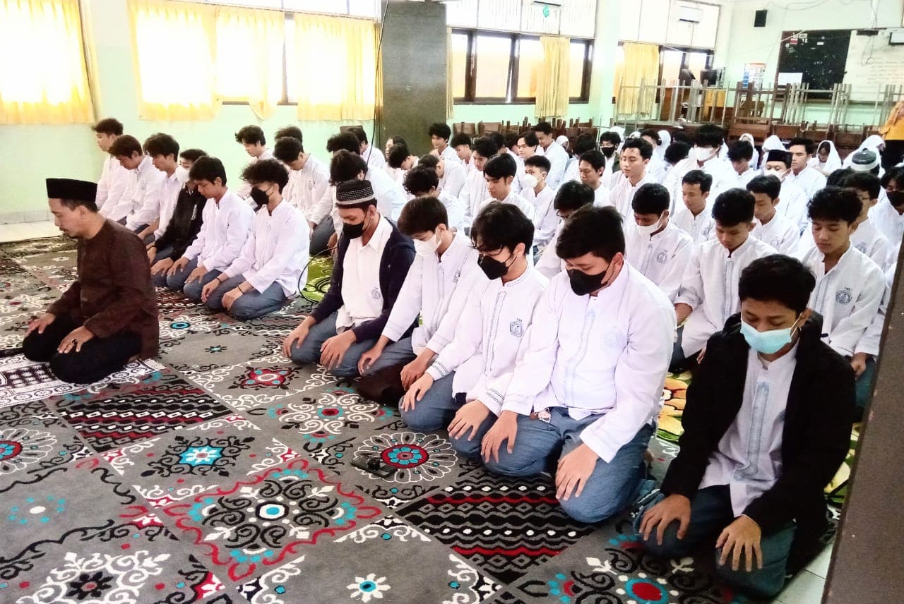 Pesantren Ramadhan SMK Sumbangsih Jakarta, Akhmad Nidom: Mendidik Siswa Agar Menjadi Anak yang Beriman