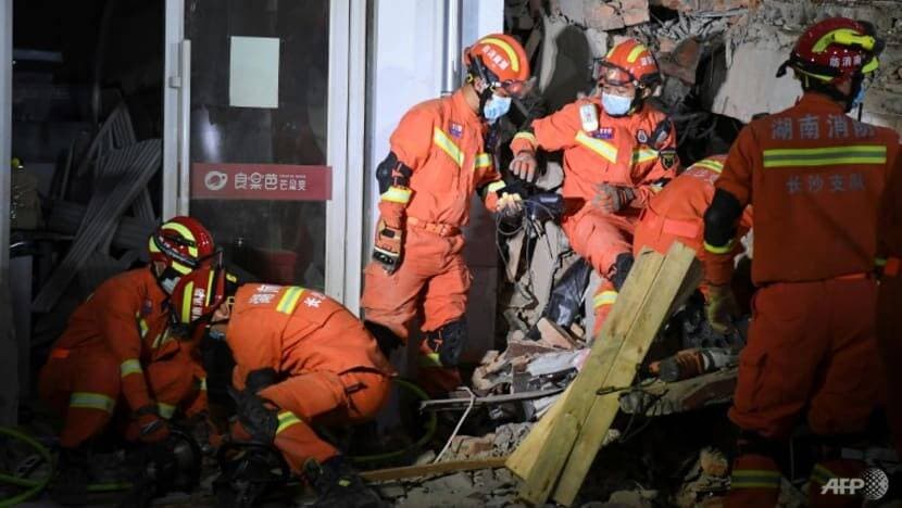 Gedung Runtuh di China: Dua Tewas dan Banyak yang Masih Hilang