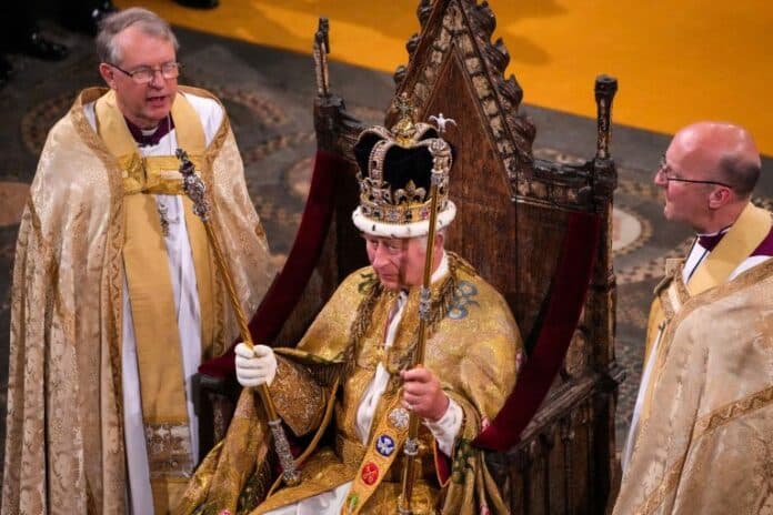 Charles III Resmi Dinobatkan Jadi Raja Inggris