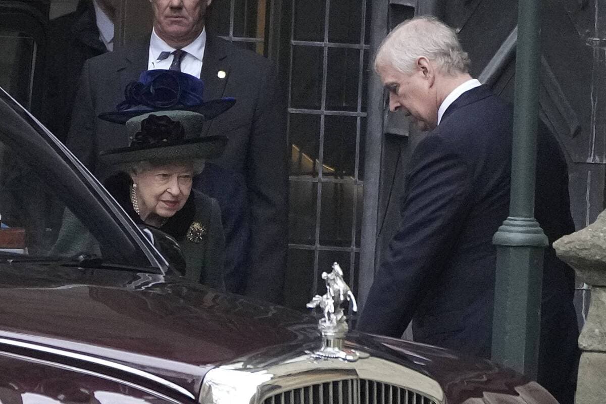 Ratu Elizabeth II Hadiri Acara Peringatan Pangeran Philip di Westminster Abbey bersama Pangeran Andrew