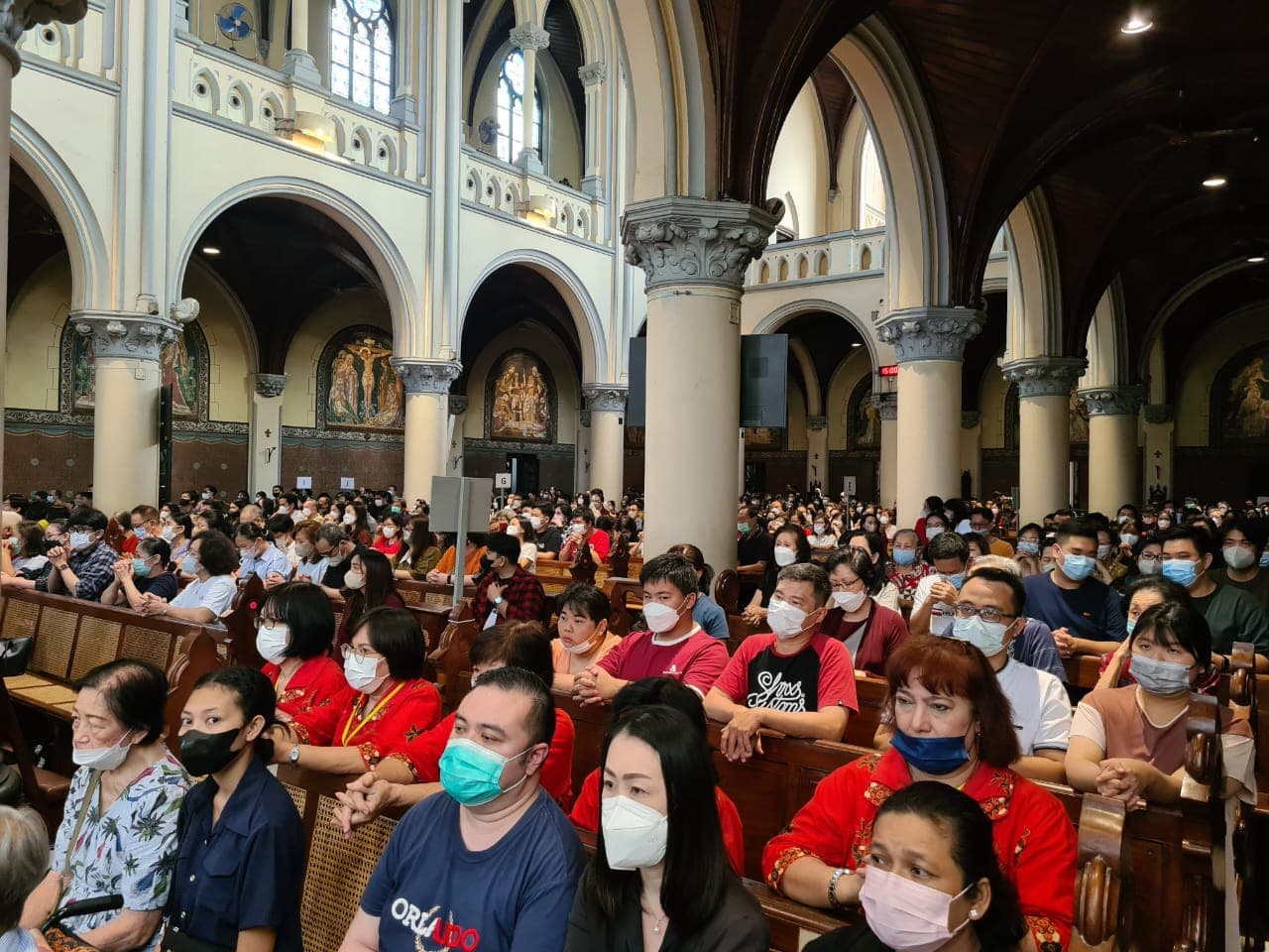Jumat Agung, Ribuan Umat Katolik Datangi Gereja Maria Diangkat ke Surga