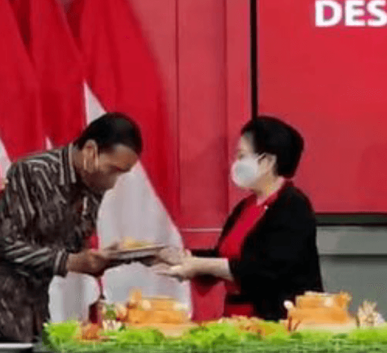 Megawati Berikan Kejutan di Hari Ulang Tahun Presiden Joko Widodo