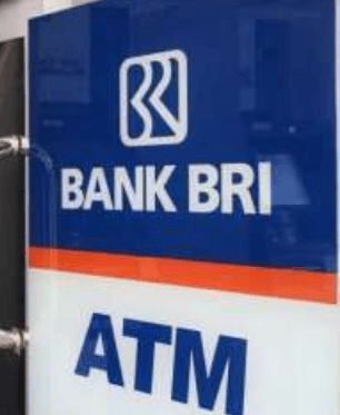 Mobil Pengangkut Uang Milik Bank BRI Terbalik di Sumbar, Miliaran Rupiah Berserakan di Jalan