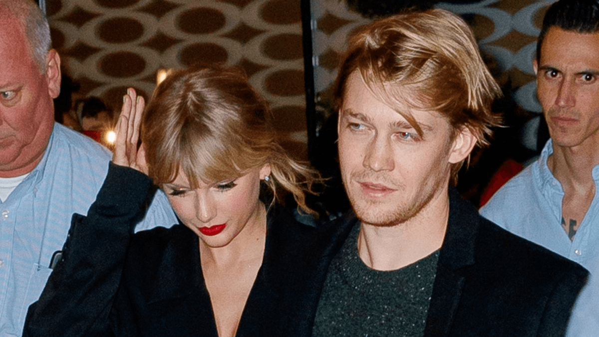 Joe Alwyn Dikabarkan Kecewa dengan Kedekatan Taylor Swift dan Matty Healy
