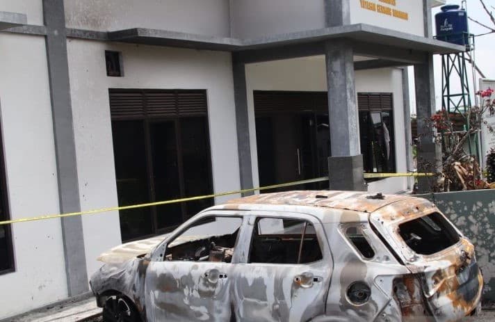 Polda Jabar Melakukan Olah TKP Kasus Pembakaran Mobil Caleg