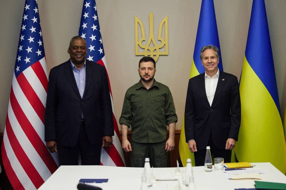 Amerika Serikat Tingkatkan Bantuan Militer untuk Ukraina Selama Kunjungan Resmi Pertama Sejak Invasi