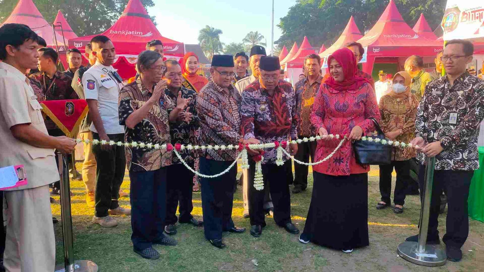 Wali Kota Santoso Buka Pasar Rakyat, Bangkitkan Perekonomian Kota Blitar
