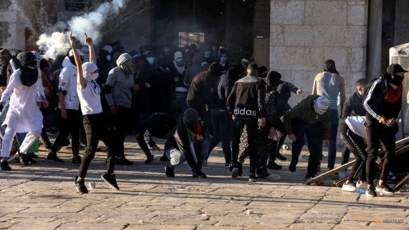 Polisi Israel dan Warga Palestina Bentrok di Tempat Suci Yerusalem