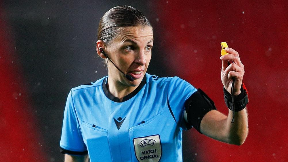 FIFA Umumkan Wasit Wanita akan Pimpin Piala Dunia Pria untuk Pertama Kalinya