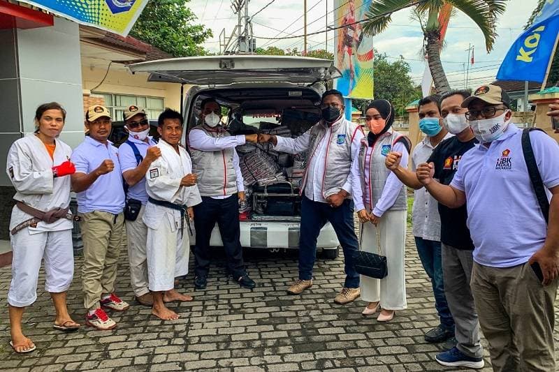 Bantu Ratusan Rompi ke Kontingen NTB, HBK Semangati Atlet PON XX Papua