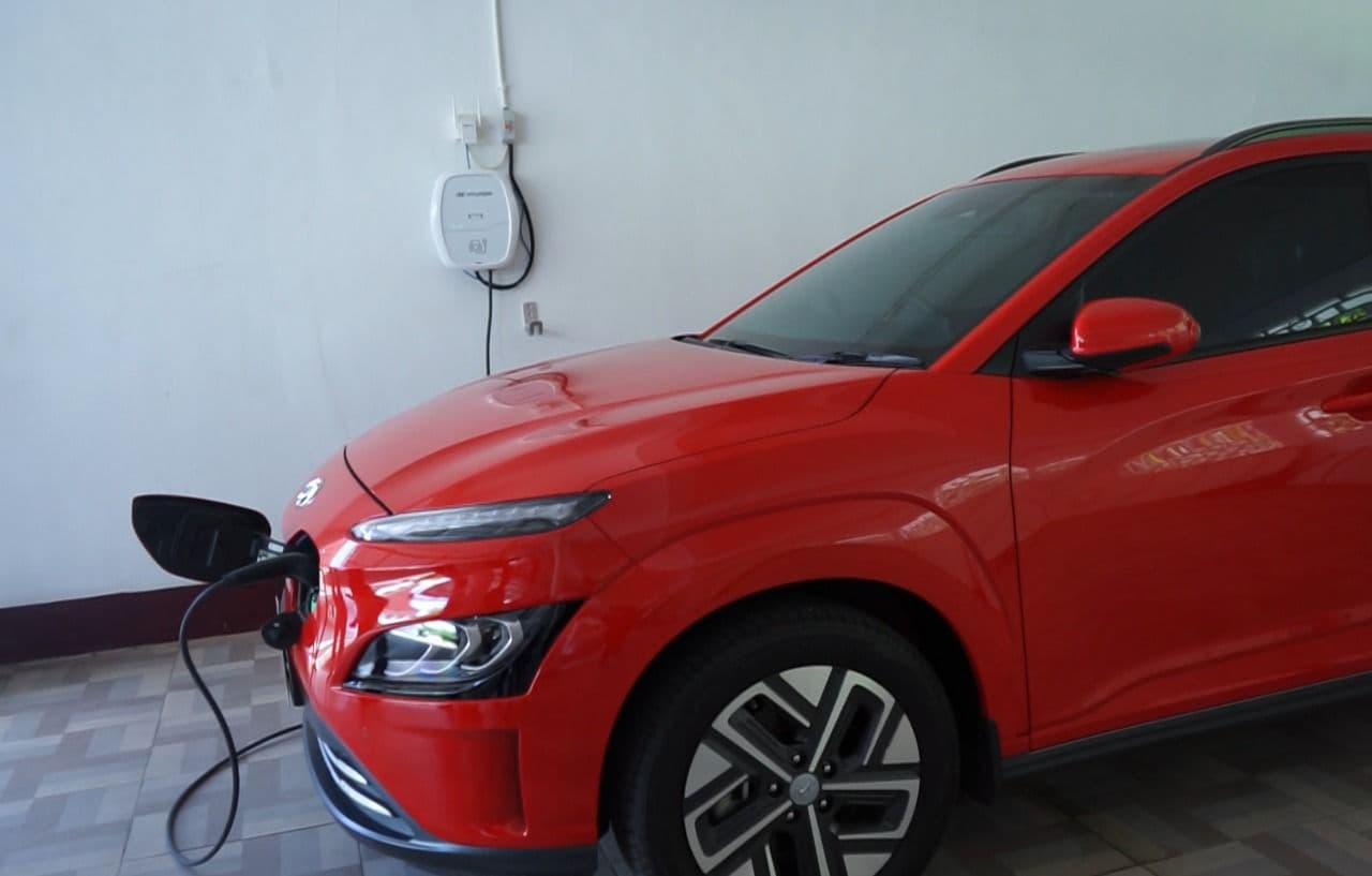 Ngecas Mobil Listrik di Rumah Tanpa Ribet tapi Murah