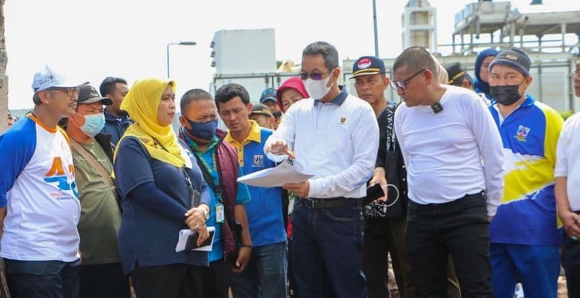 Heru Minta Proyek Tanggul Kali Semanan Segera Dirampungkan
