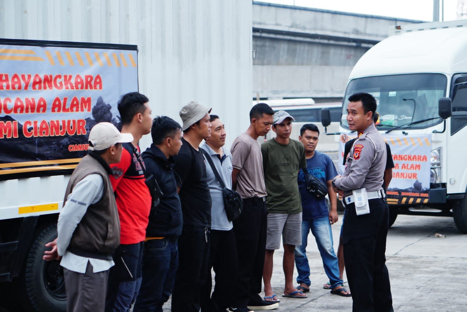 Akpol Angkatan 2012 Wiratama Bhayangkara Bersama Polda Jabar dan Satlantas Polresta Bandung Salurkan Bantuan Untuk Warga Cianjur