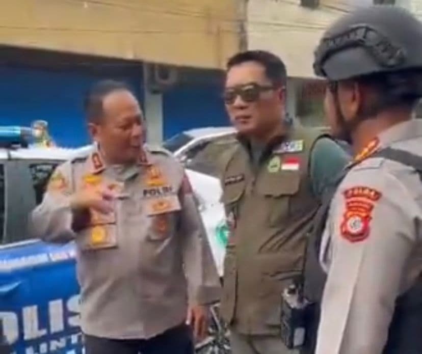Ridwan Kamil Sambangi Lokasi Bom Bunuh Diri di Mapolsek Astana Anyar