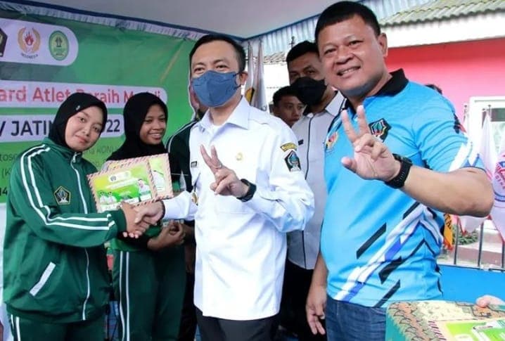 Wakil Bupati Blitar Berikan Reward Pribadi Kepada Atlet Peraih Medali Porprov Jatim 2022