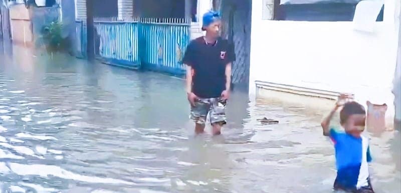 Akibat Luapan Kali Cipinang, Puluhan Rumah Warga Terendam Banjir