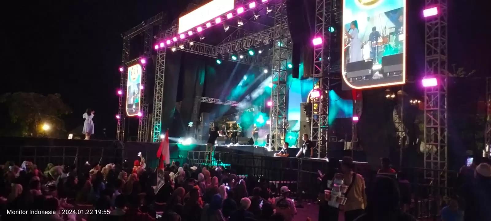 Ribuan Pendukung Prabowo-Gibran di Tulungagung Hadiri Konser Indonesia Maju