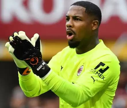 AC Milan Siap Cari Pengganti Kiper Mike Maignan