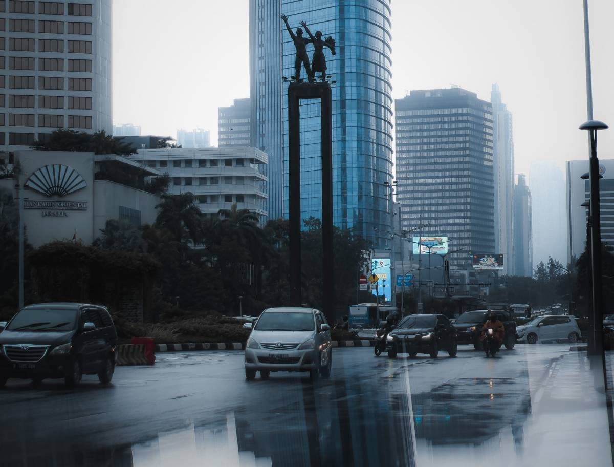 Seluruh Wilayah DKI Jakarta Diperkirakan Hujan Disertai Petir