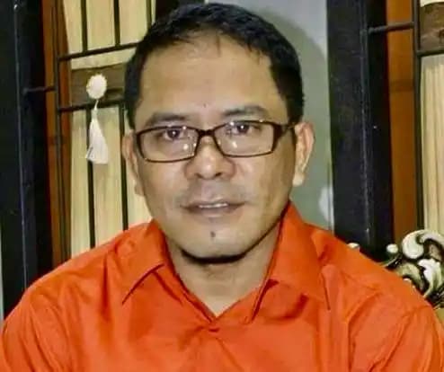 Akademisi Universitas Khairun Ternate, Mochtar Adam