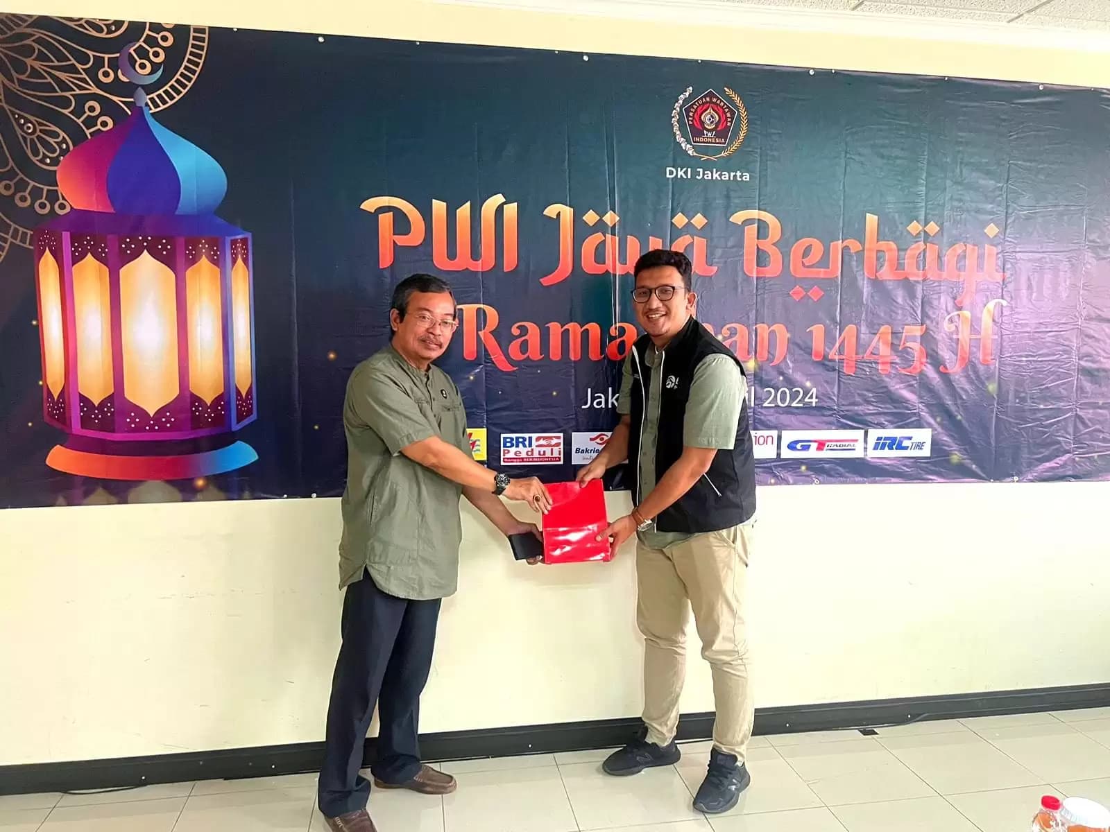 aket Sembako dan Santunan untuk Dhuafa dan Warakawuri
