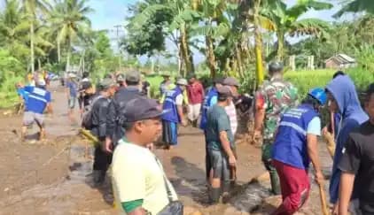Akses Jalan di Jember Tertutup