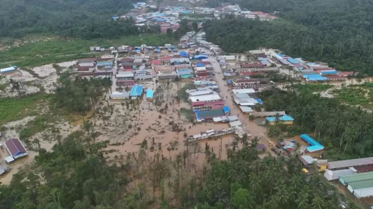 Banjir di area pemukiman warga dan area tambang di Kabupaten Halmahera Tengah