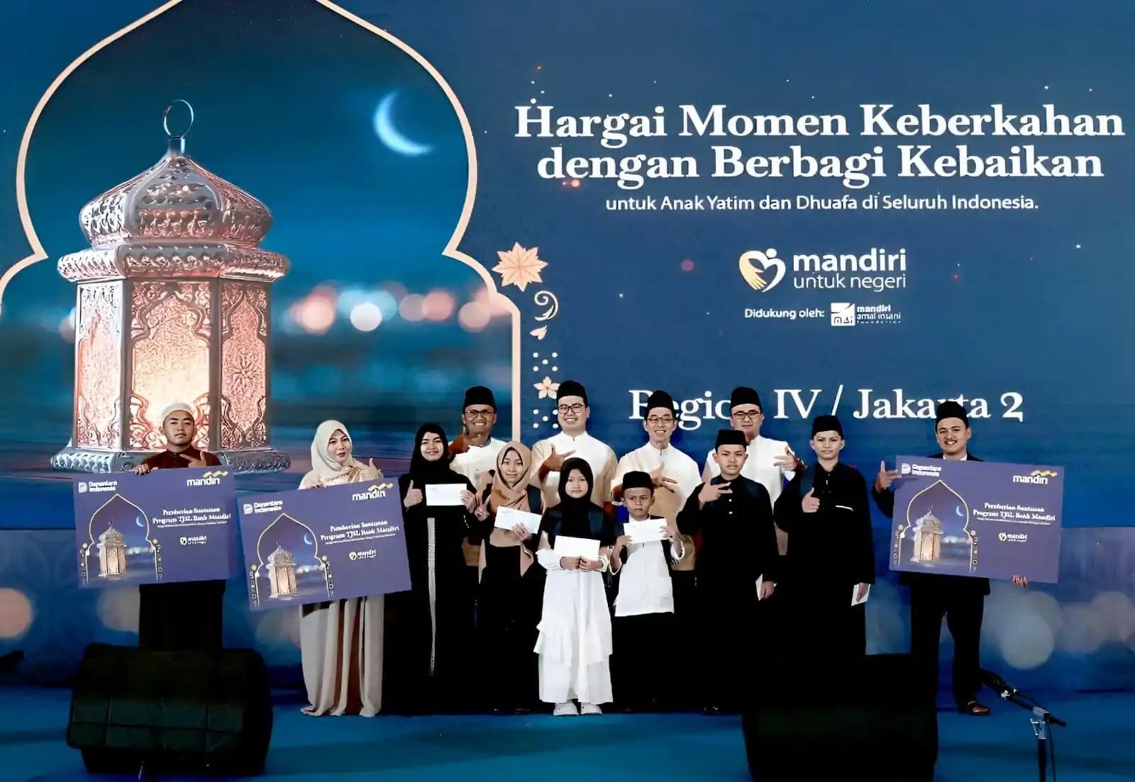 Bank Mandiri menggelar kegiatan Buka Puasa Bersama dan Santunan Anak Yatim di Menara Mandiri, Jenderal Sudirman, Jakarta