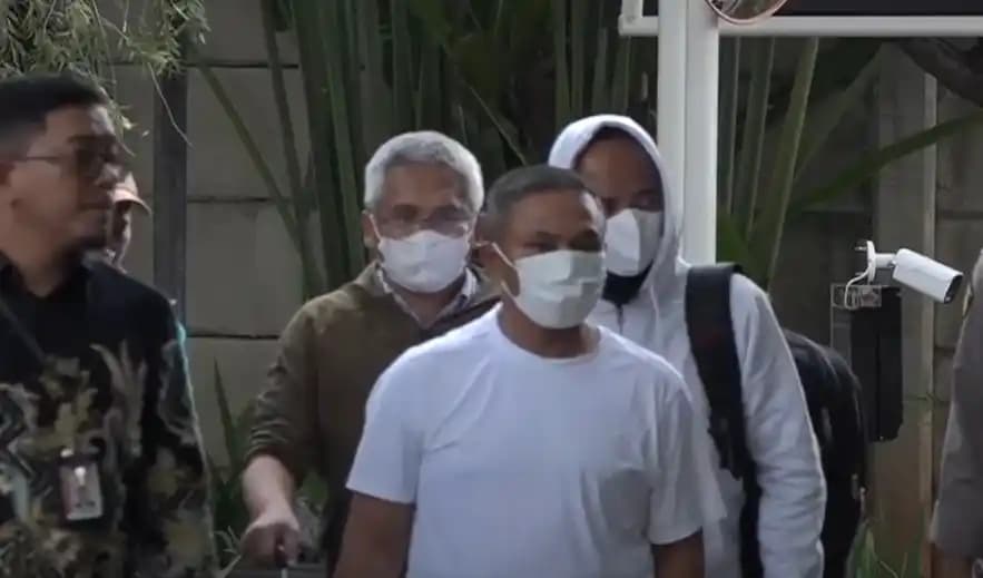 Baru Gubernur Riau Wahid, Kadis PUPR Arif dan Sekdis PUPR Ferry yang Tiba di KPK