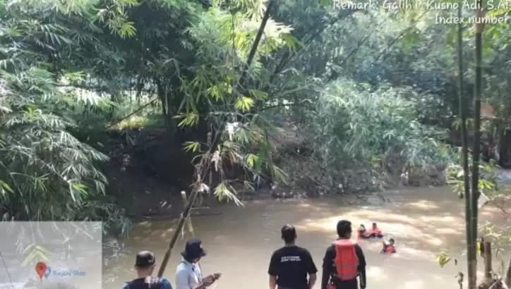 Basarnas Banten melakukan penyisiran di Sungai Cibeureum