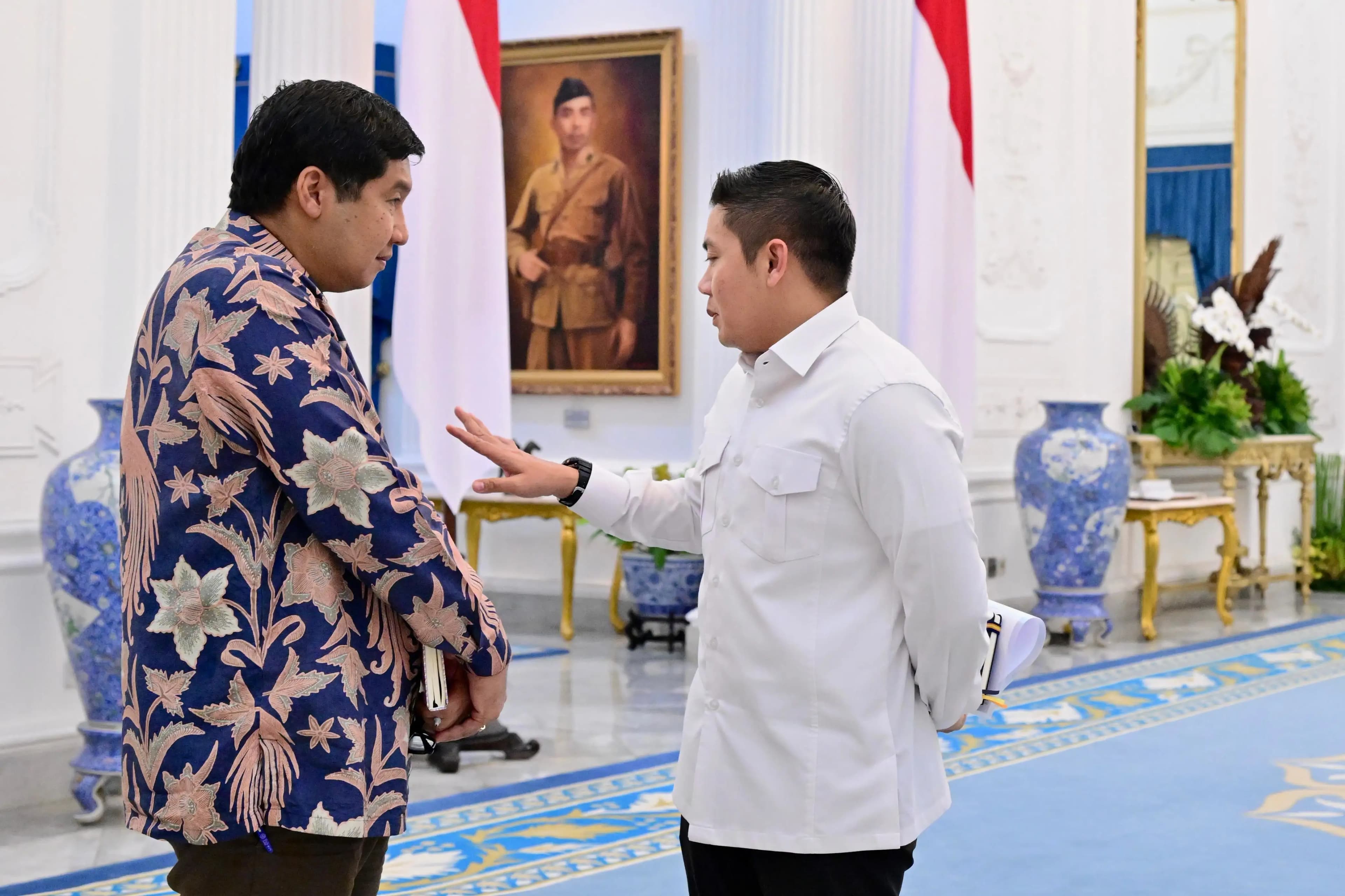 Menteri Ara bersama Seskab Letkol Teddy Indra Wijaya (Foto: Dok MI)